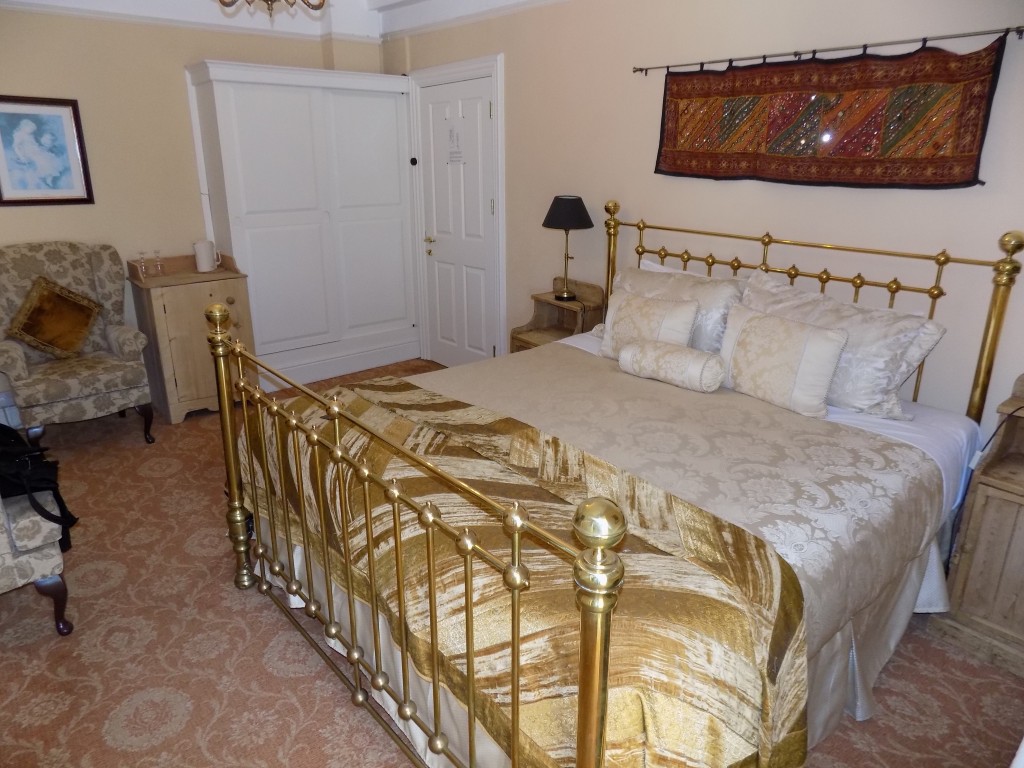 The interior of our most excellent room at the Old Presbytyr.